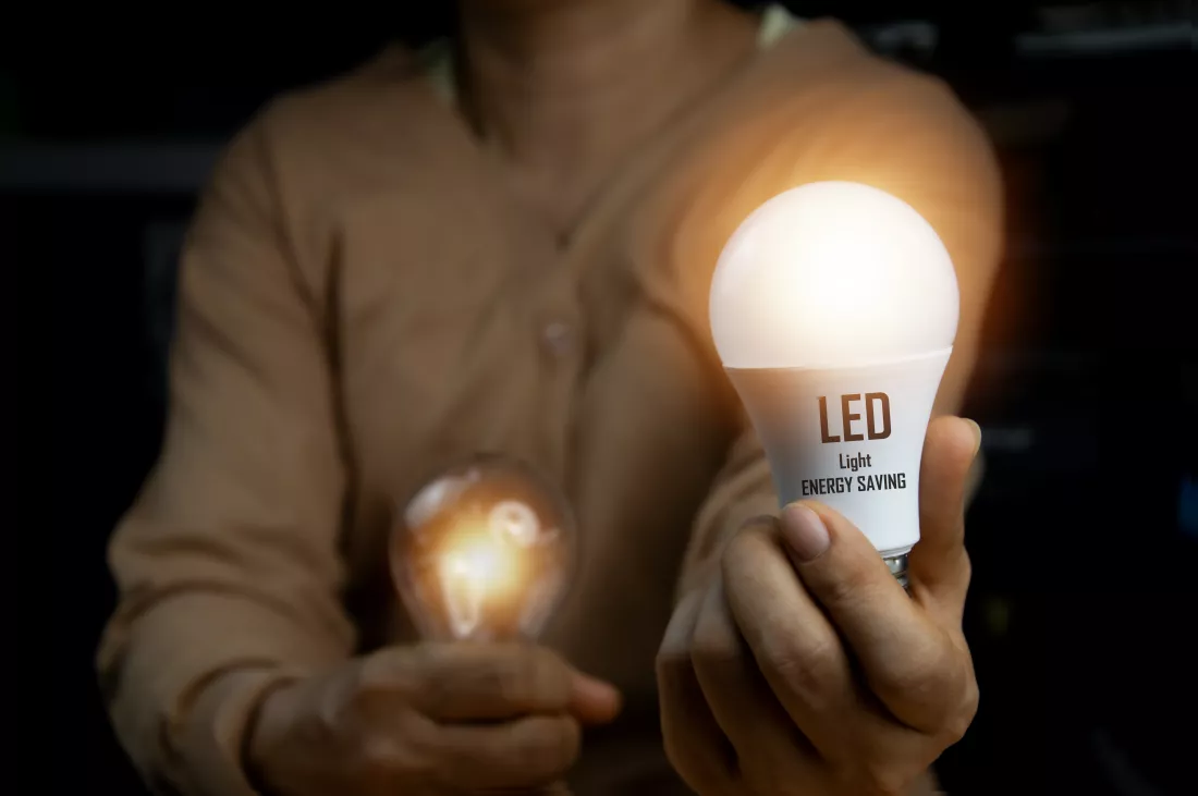concept-choosing-led-light-bulbs-will-help-save-energy