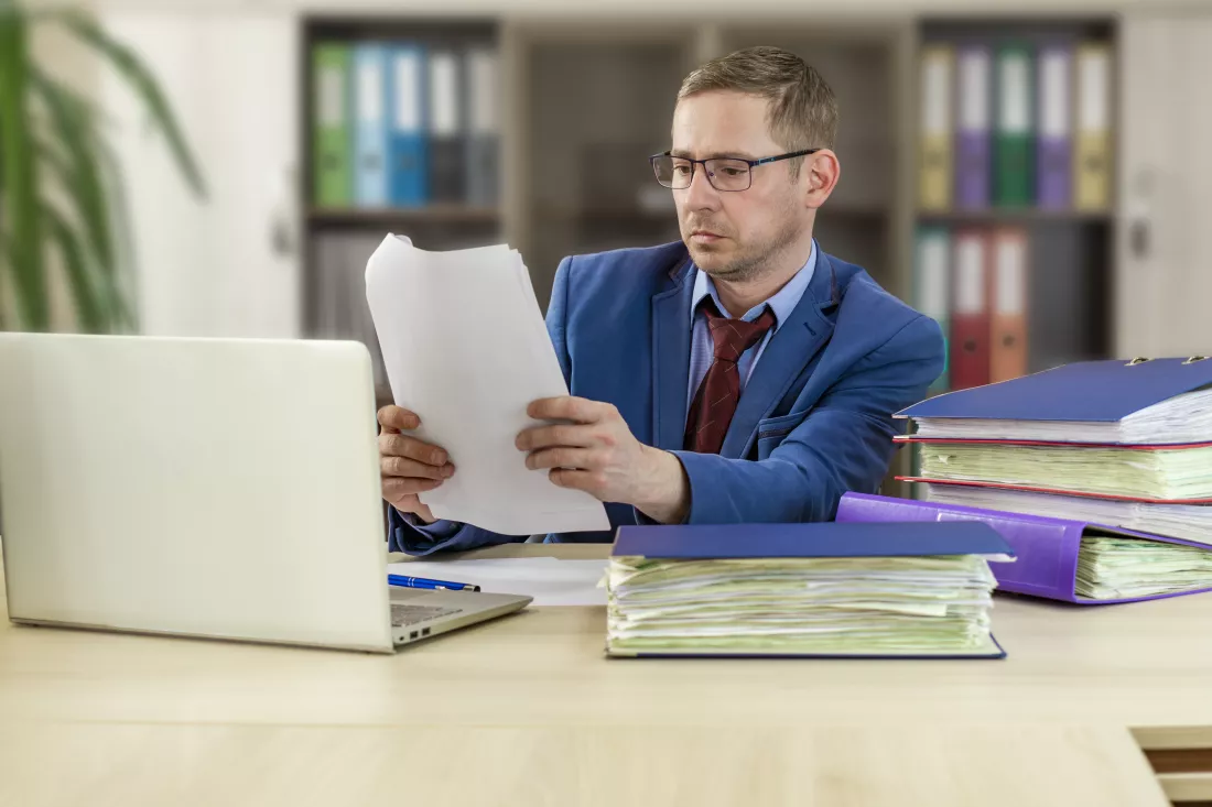 boss-businessman-his-desk-office-examines-documents-financial-check